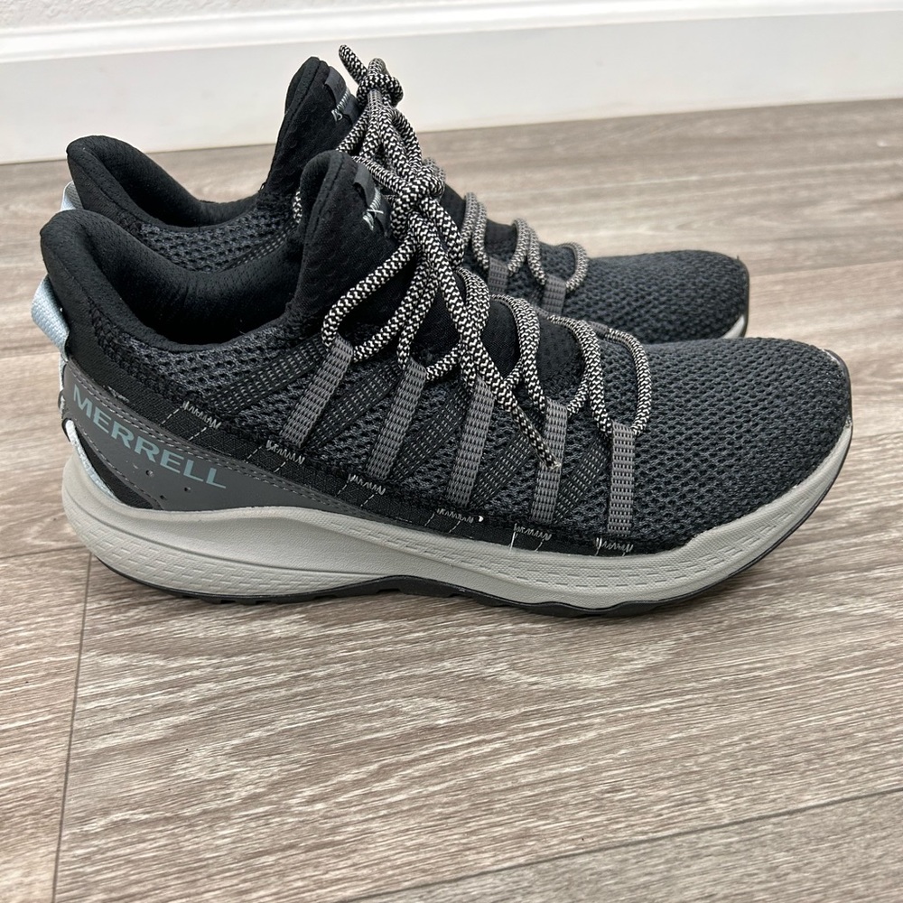 Merrell running/walking shoe